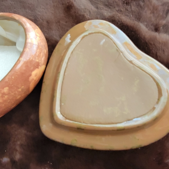 Vintage Cherub Heart Shaped Box - Picture 10 of 11